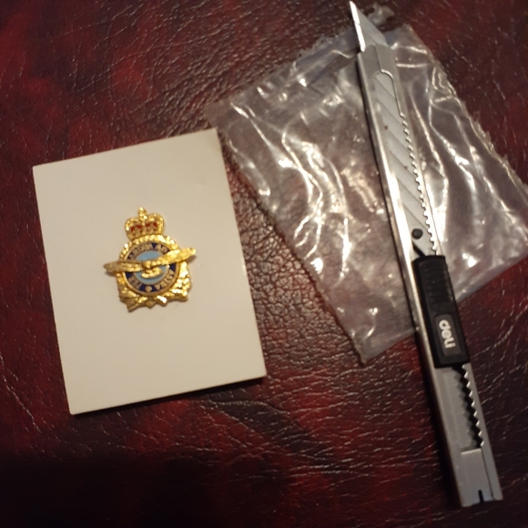 Authentic RARE RCAF Pin Breadner PER ARDUA AD ASTRA Air Force Sealed - Picture 7 of 16